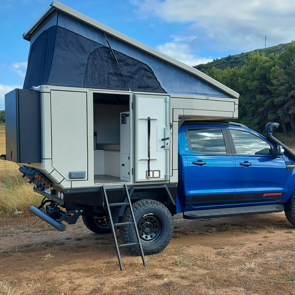 Louer un Ford Ranger Raptor 4x4 pick up avec Cellule au départ de Toulouse